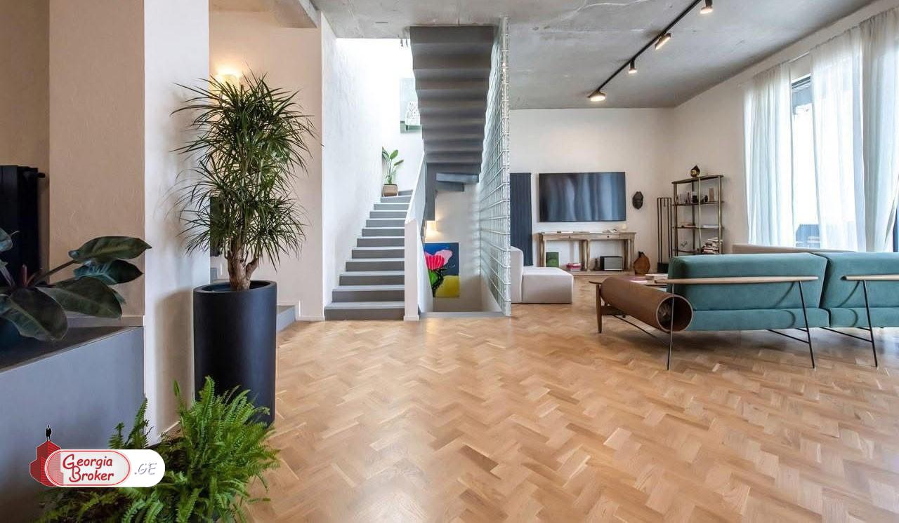 nearly repaired 9-room house for sale